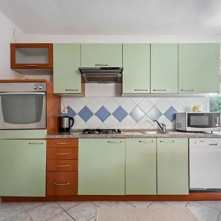 Enticing In Near Seabeach Apartment