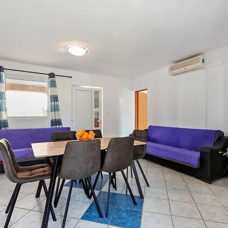 Enticing In Near Seabeach Apartment *