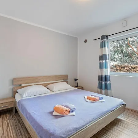 Enticing In Near Seabeach Apartment